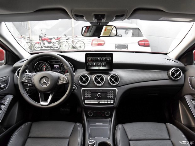北京奔馳 奔馳GLA 2017款 GLA 220 4MATIC 豪華型