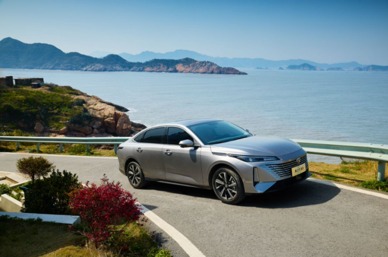 購車價擊穿家轎門檻！2025款第三代逸動攜新藍鯨500Bar動力限時5.19萬元起